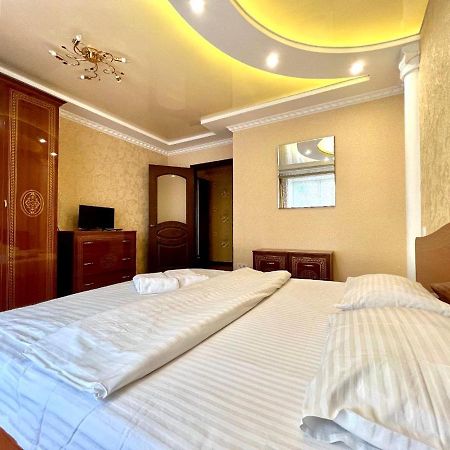 Apartpoltava Двокімнатні Апартаменти, До 6 Спальних Місць, Кутова Ванна, Корпусний Парк, Документи Для Відрядження Exteriér fotografie