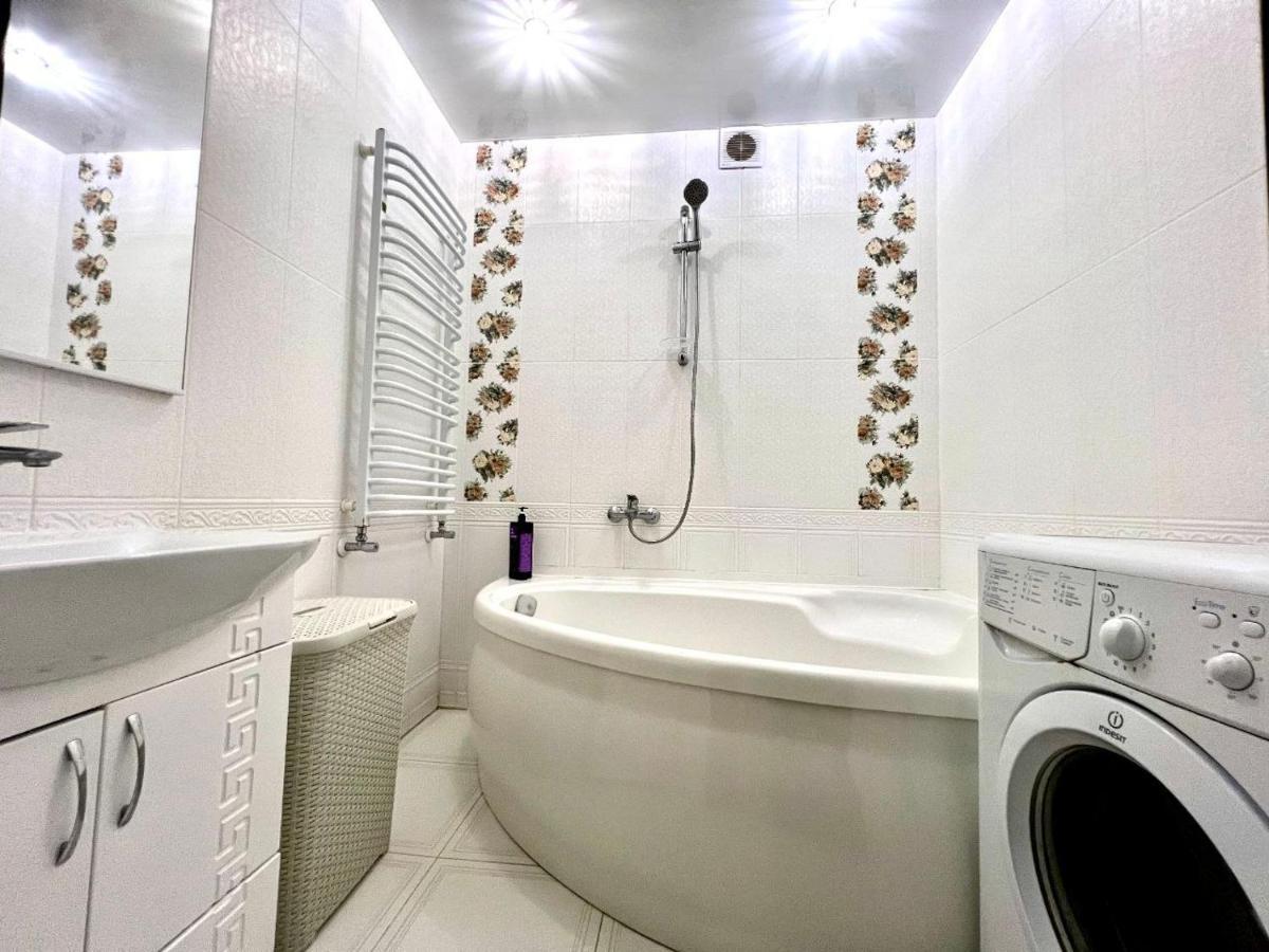 Apartpoltava Двокімнатні Апартаменти, До 6 Спальних Місць, Кутова Ванна, Корпусний Парк, Документи Для Відрядження Exteriér fotografie