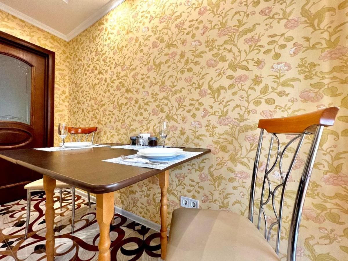 Apartpoltava Двокімнатні Апартаменти, До 6 Спальних Місць, Кутова Ванна, Корпусний Парк, Документи Для Відрядження Exteriér fotografie