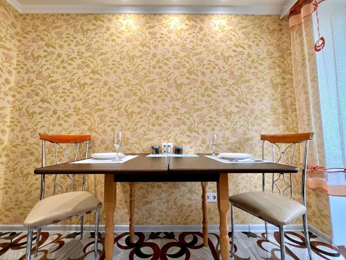 Apartpoltava Двокімнатні Апартаменти, До 6 Спальних Місць, Кутова Ванна, Корпусний Парк, Документи Для Відрядження Exteriér fotografie